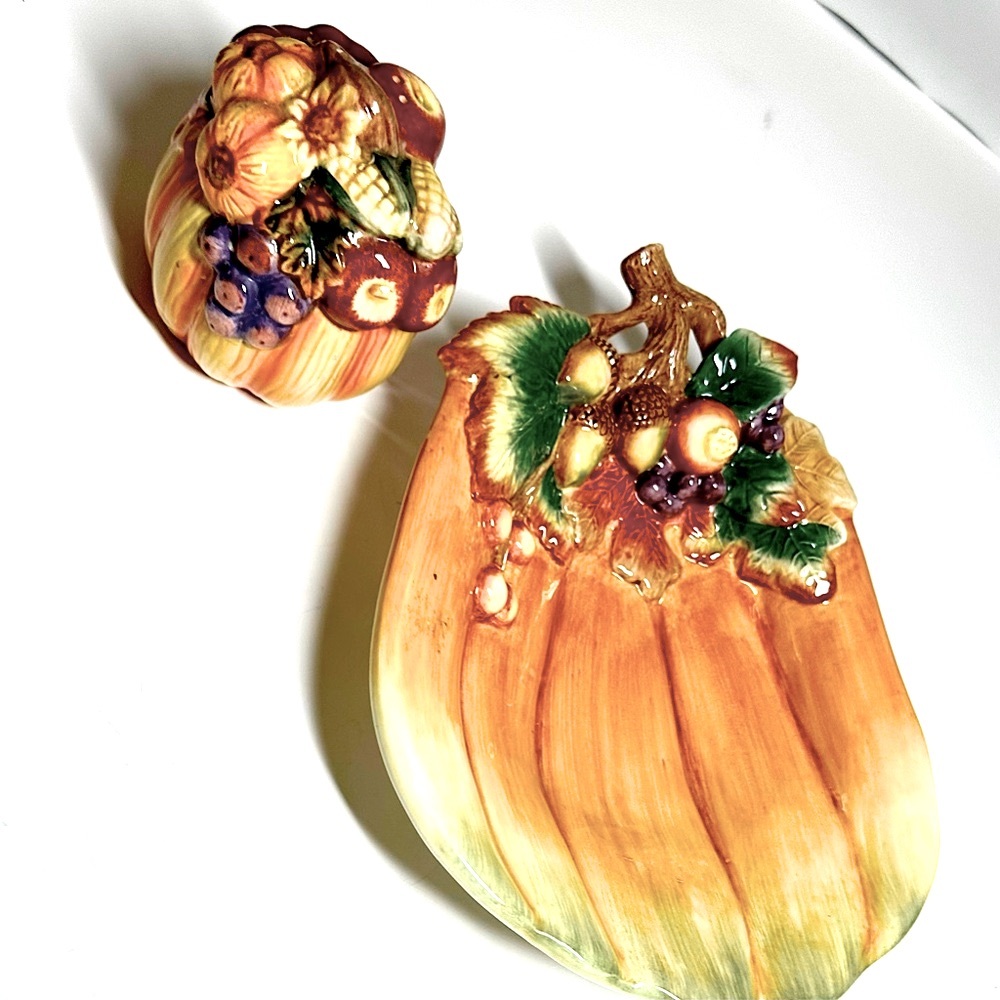 Fritz and Folyd Classic Decorative Fall Thanksgiving Plate and Salt Shakers
